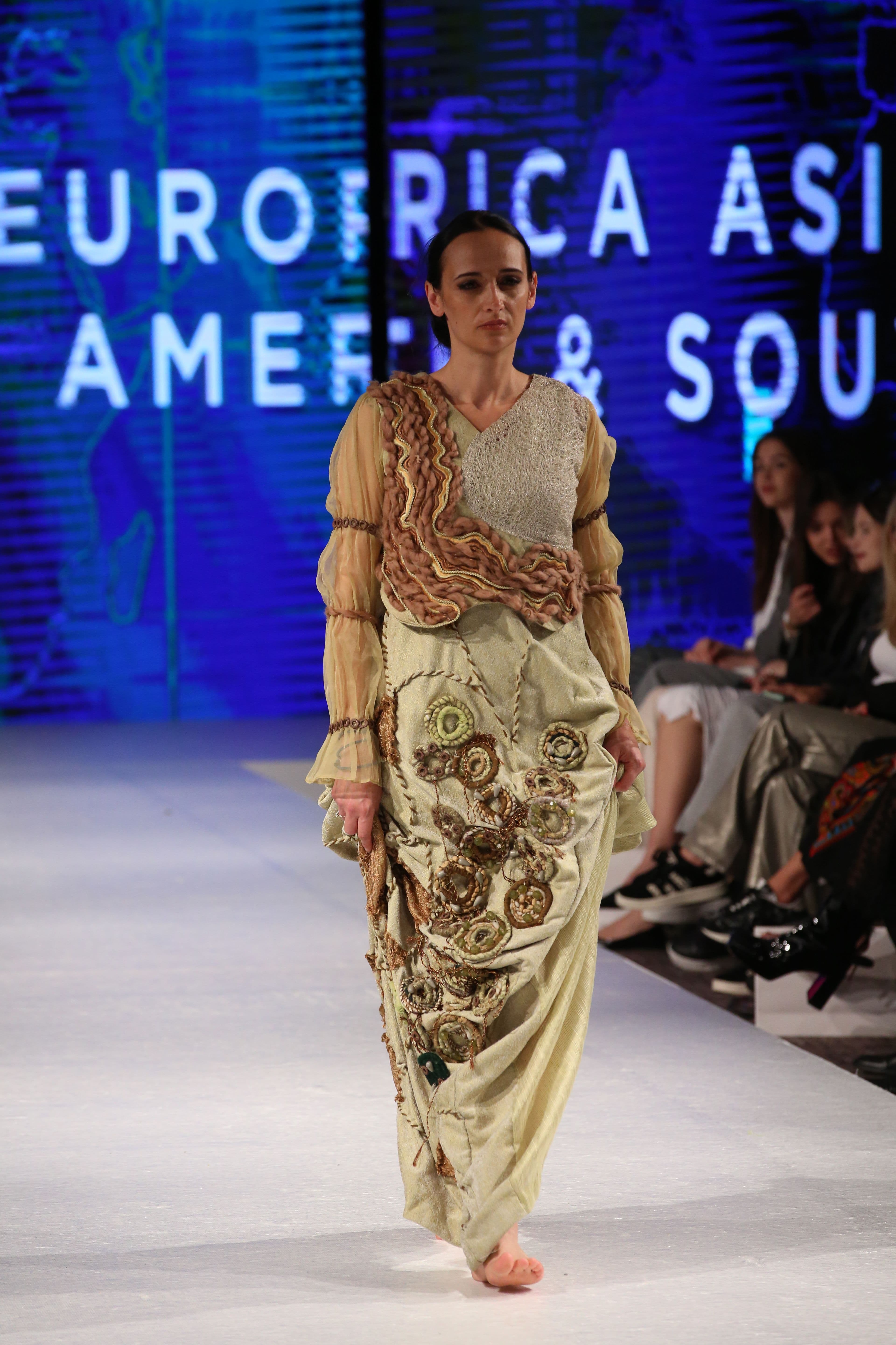 Botanica Éclat Gown