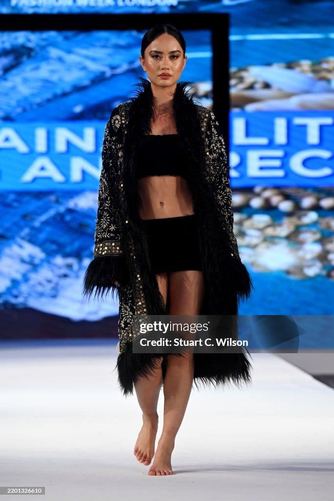 Noir Éclipse Couture Ensemble